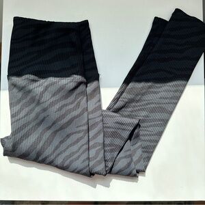 Carbon38 Printed Ribbed 7/8 Length Leggings In Ribbed Zebra Print, EUC